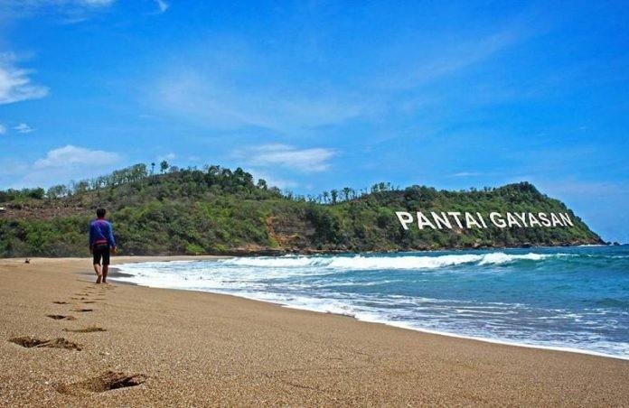 Pantai Gayasan