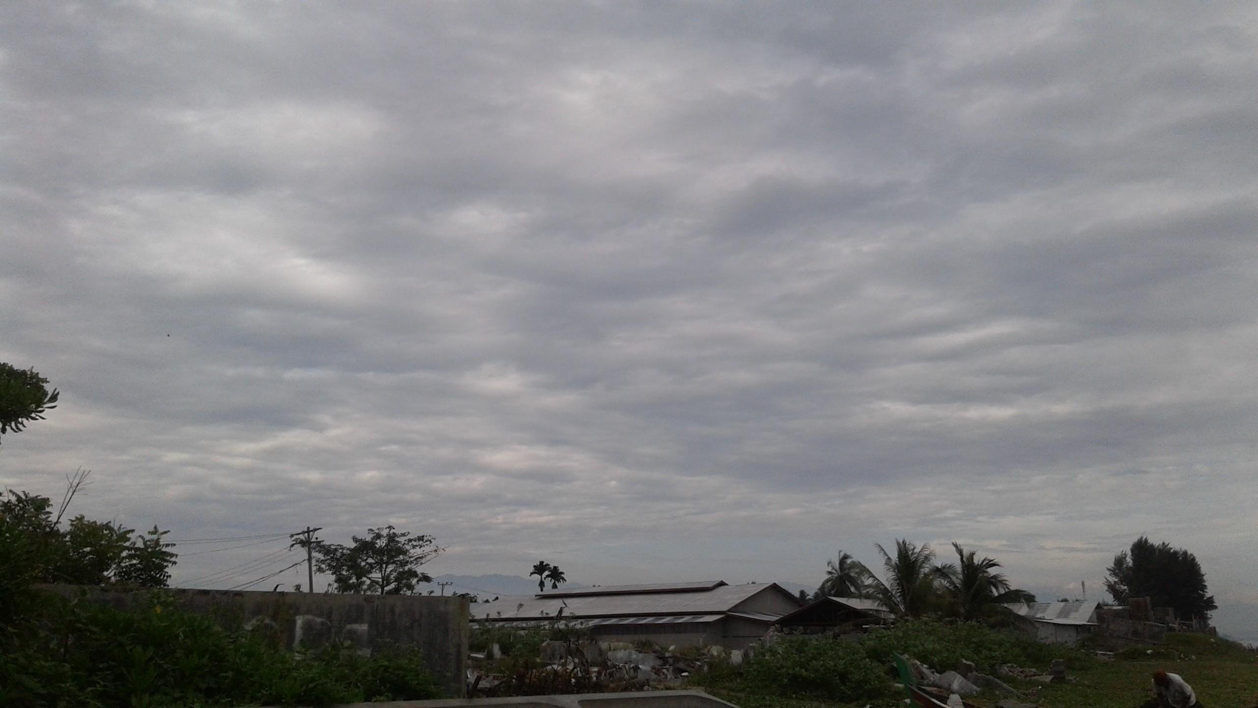 Awan Mendung Di Siang Hari