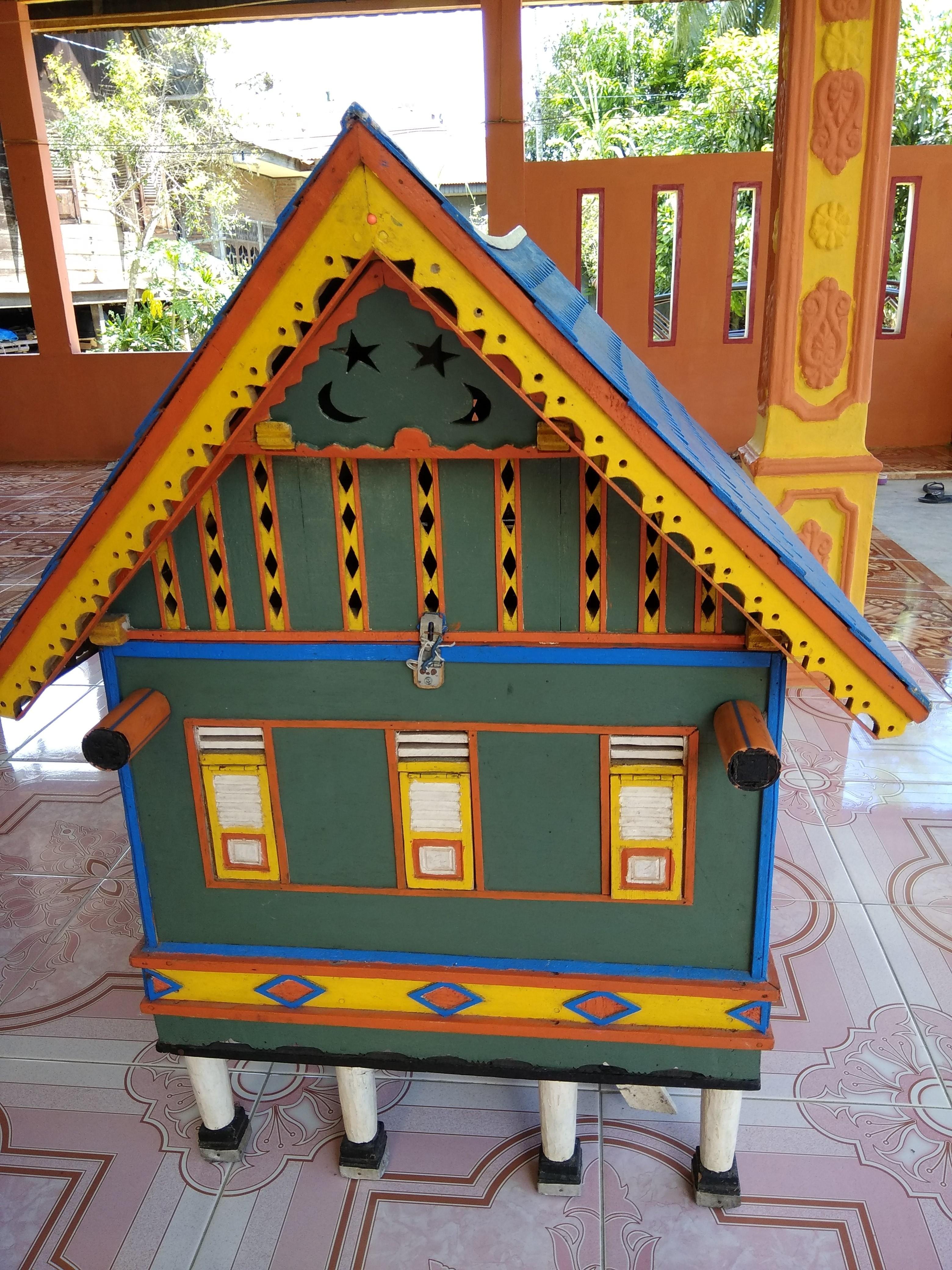 Miniature Traditional House of Aceh Province [English 