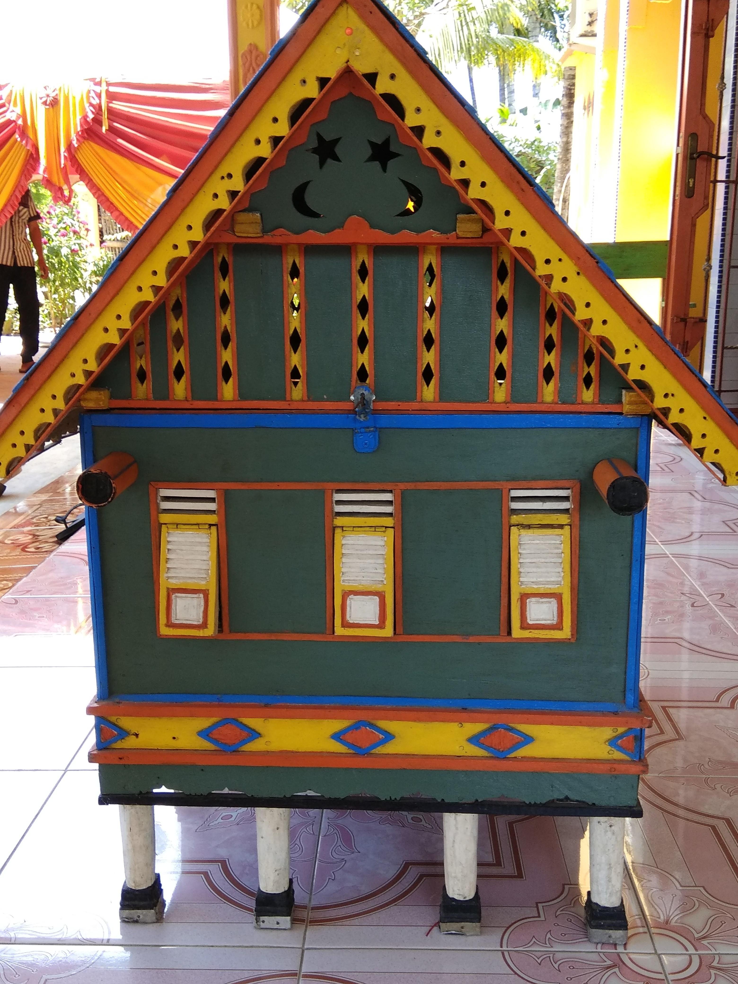 Miniature Traditional House of Aceh Province [English 