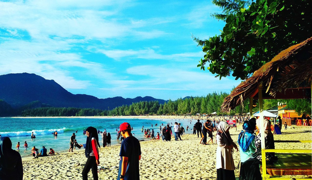 Pesona Pantai Lampuuk Aceh Esteem