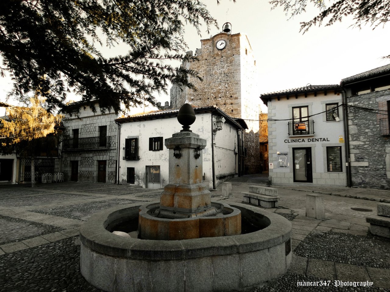 Square next to the Torre Albarrana