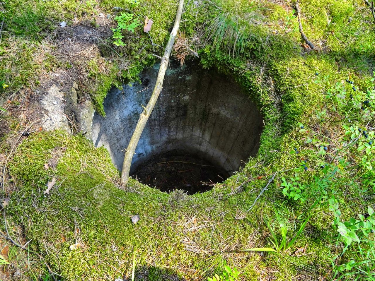 A shelter for a machine gun