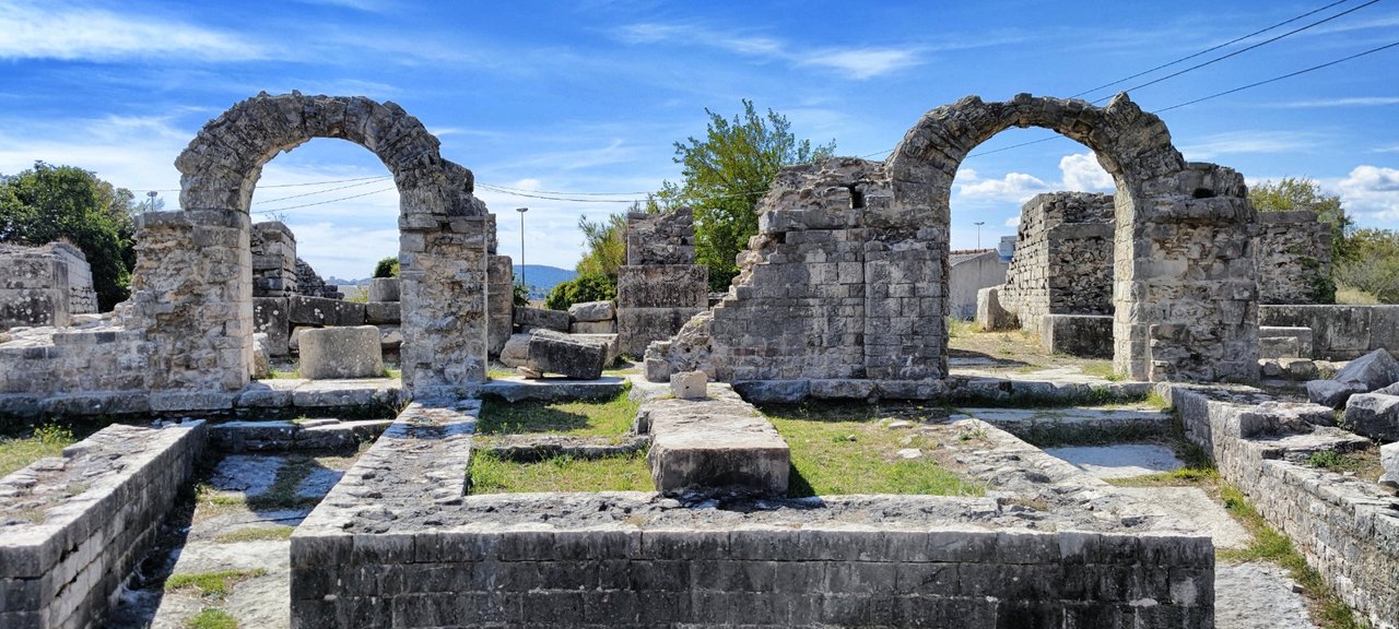 The Venetians stealed the most of the monument