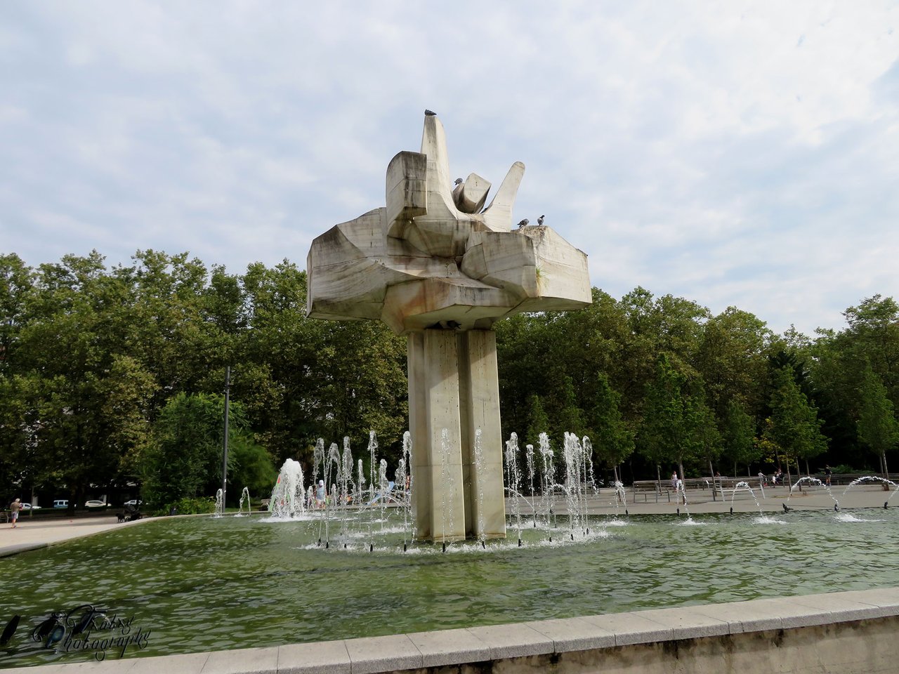 José Noja is the author of the sculpture and ornamental fountain in the Plaza de La Constitución