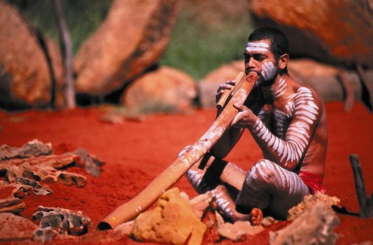 Tilgængelig diakritisk Maryanne Jones Australian Aboriginal Music) - An Australian Aborigines Ethnicity  Instruments — SteemKR