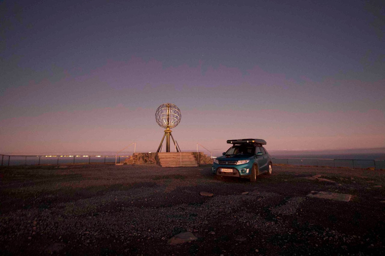 reise_zum_Nordkapp_und_zurück_rebeccaontheroof_Suzuki_Vitara_am_Nordkap