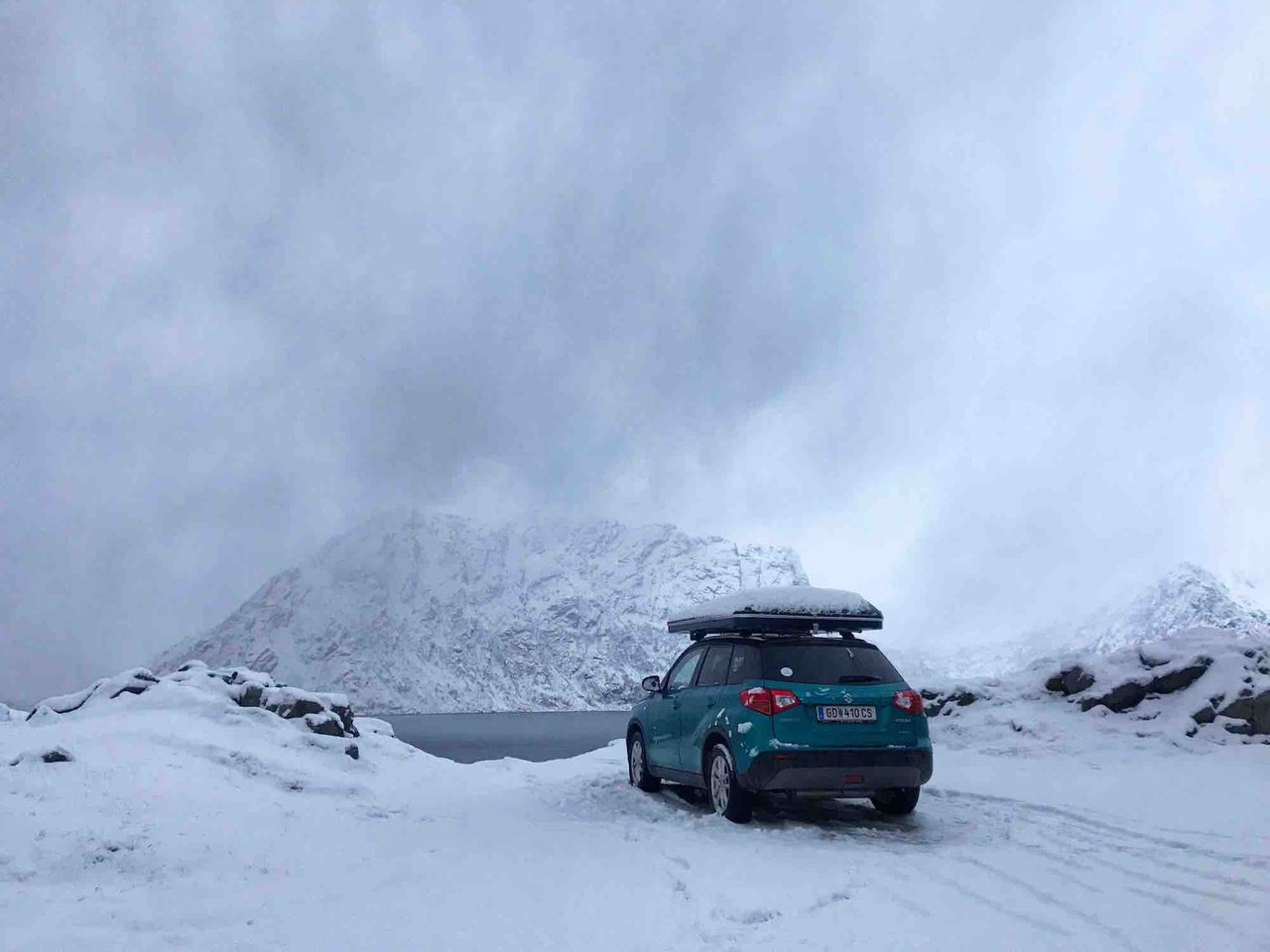 Reise-zum-nordkapp-und-zurück-rebeccaontheroof-Lofoten-Schnee-Suzuki-Vitara