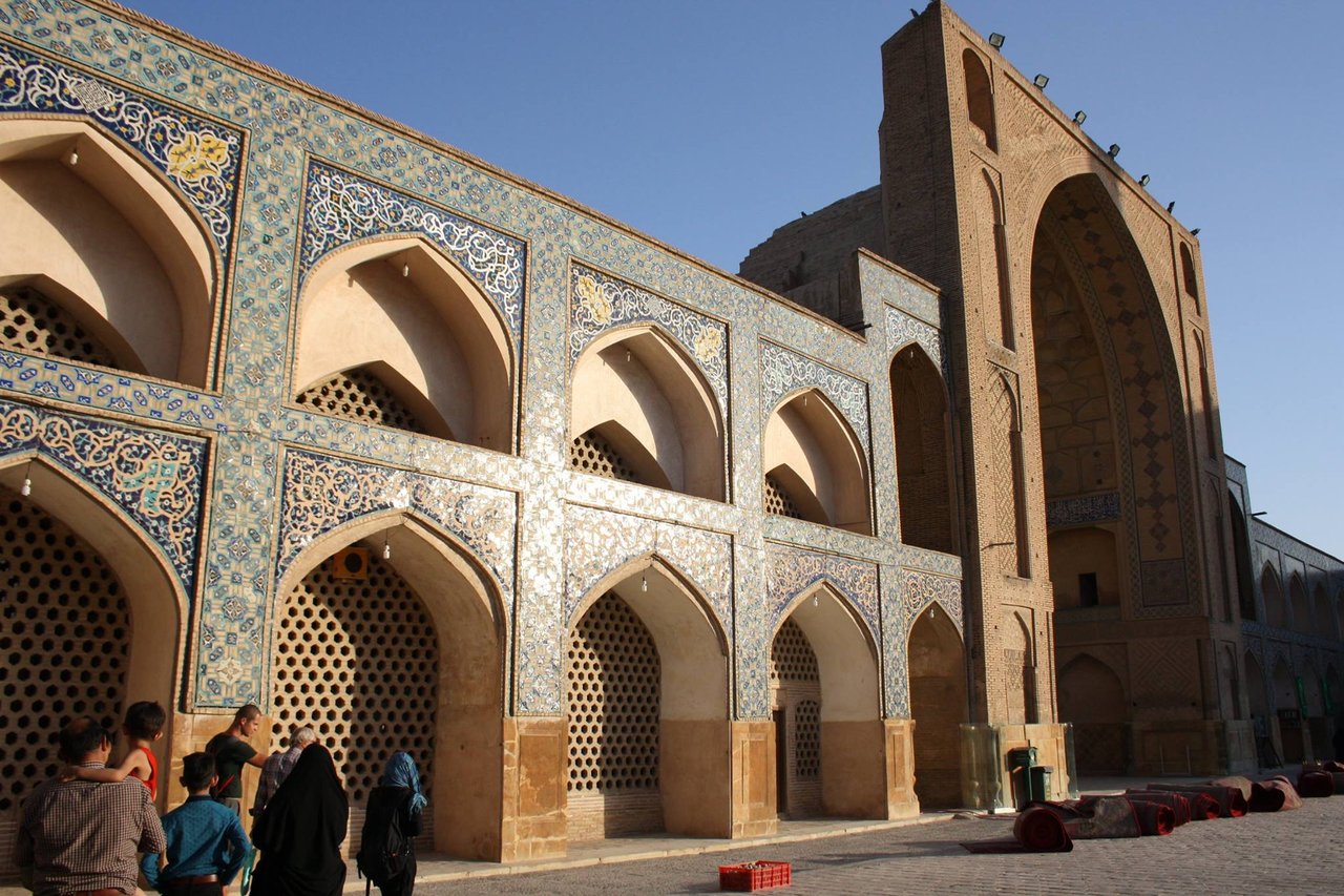 Having a guided tour in Jameh Mosque mosue in Isfahan, Iran