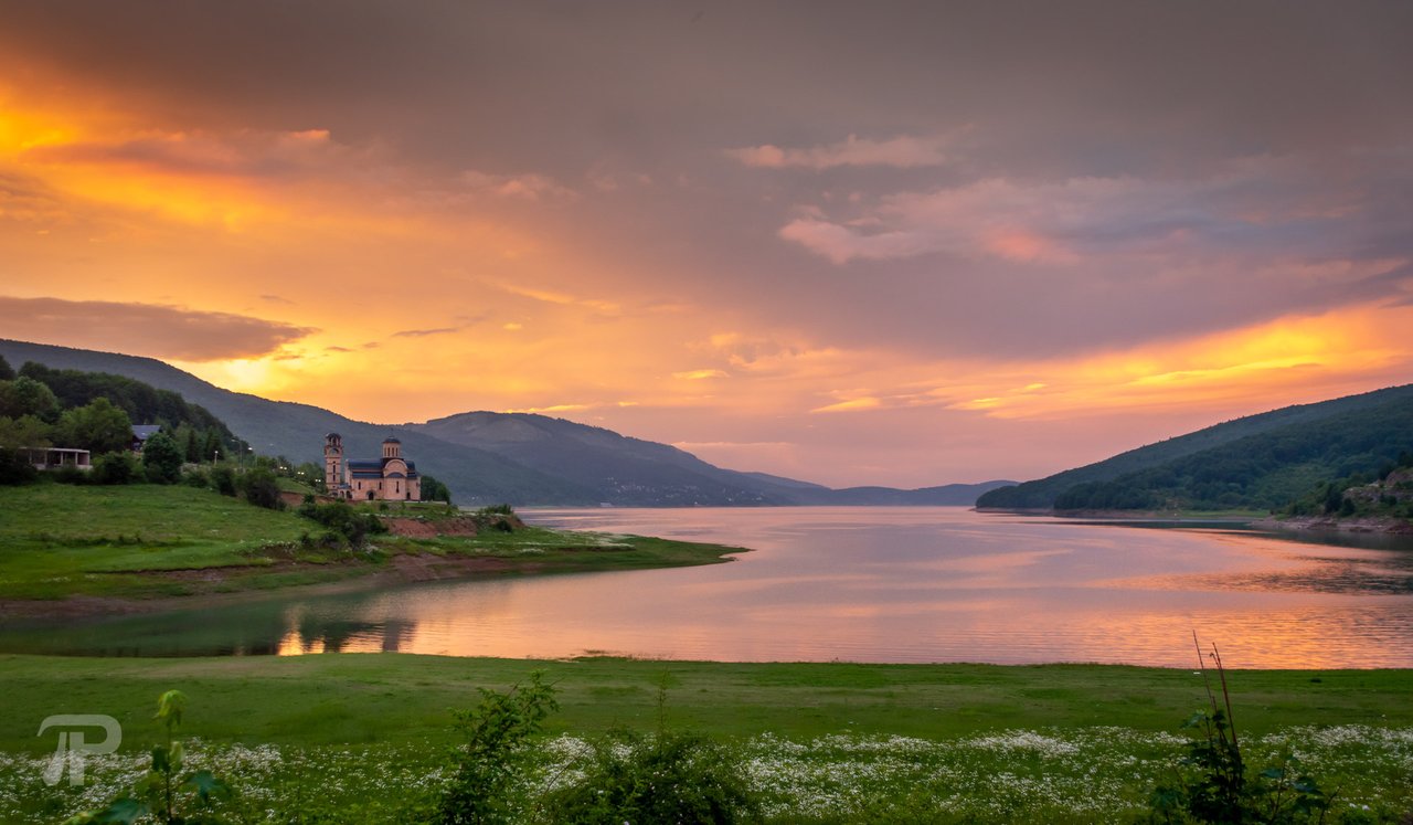 Unrelated photo of an amazing sky that I took two weeks ago in Mavrovo in Macedonia