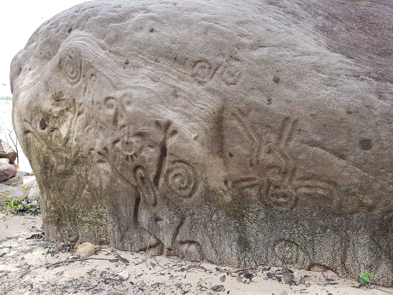 Ancient petroglyphs at Velho Airao