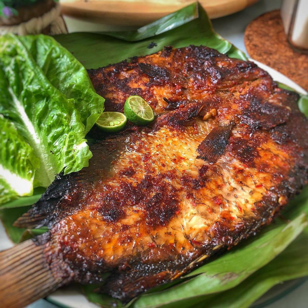 Gambar Ikan Bakar Pedas - Gambar Hitam HD