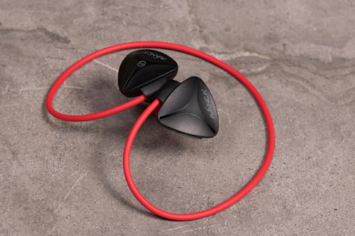 008_Avanca_D1-Sports-Headset_Lifestyle_black-red_3000x2000-LS-510x340.jpg