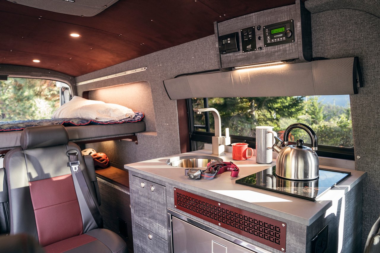 02-Cascade_20180910_ILK_OutsideVan_FordTransit_0555-1599x1066.jpg