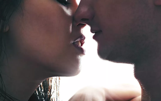 hidekiss.PNG