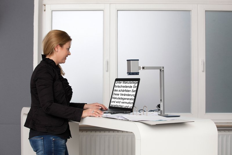 clearnote-hd-looking-at-a-document-left.jpg