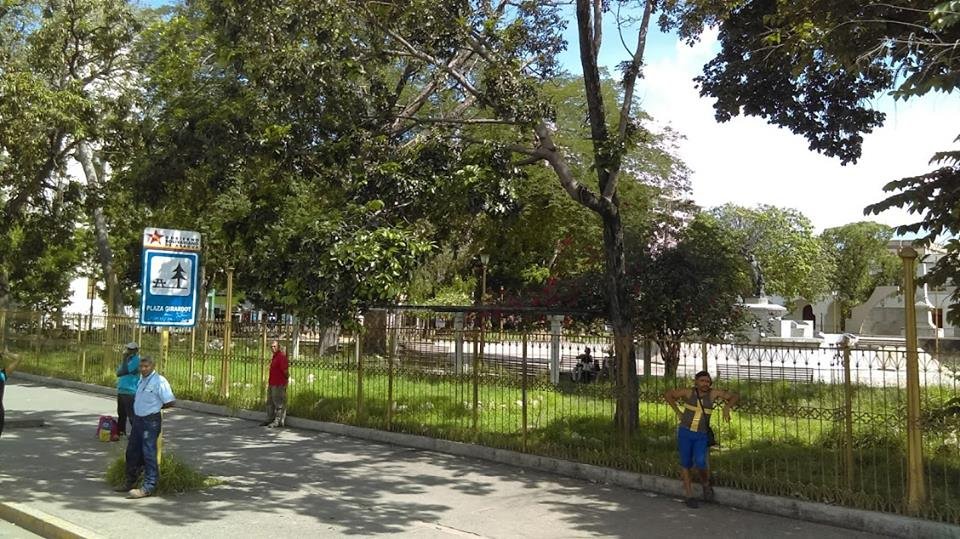 Resultado de imagen para avenida bolivar plaza girardot