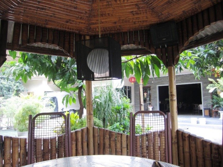 Rumah Makan Tivoli Jombang - Di dalam Gazebo Tivoli.JPG