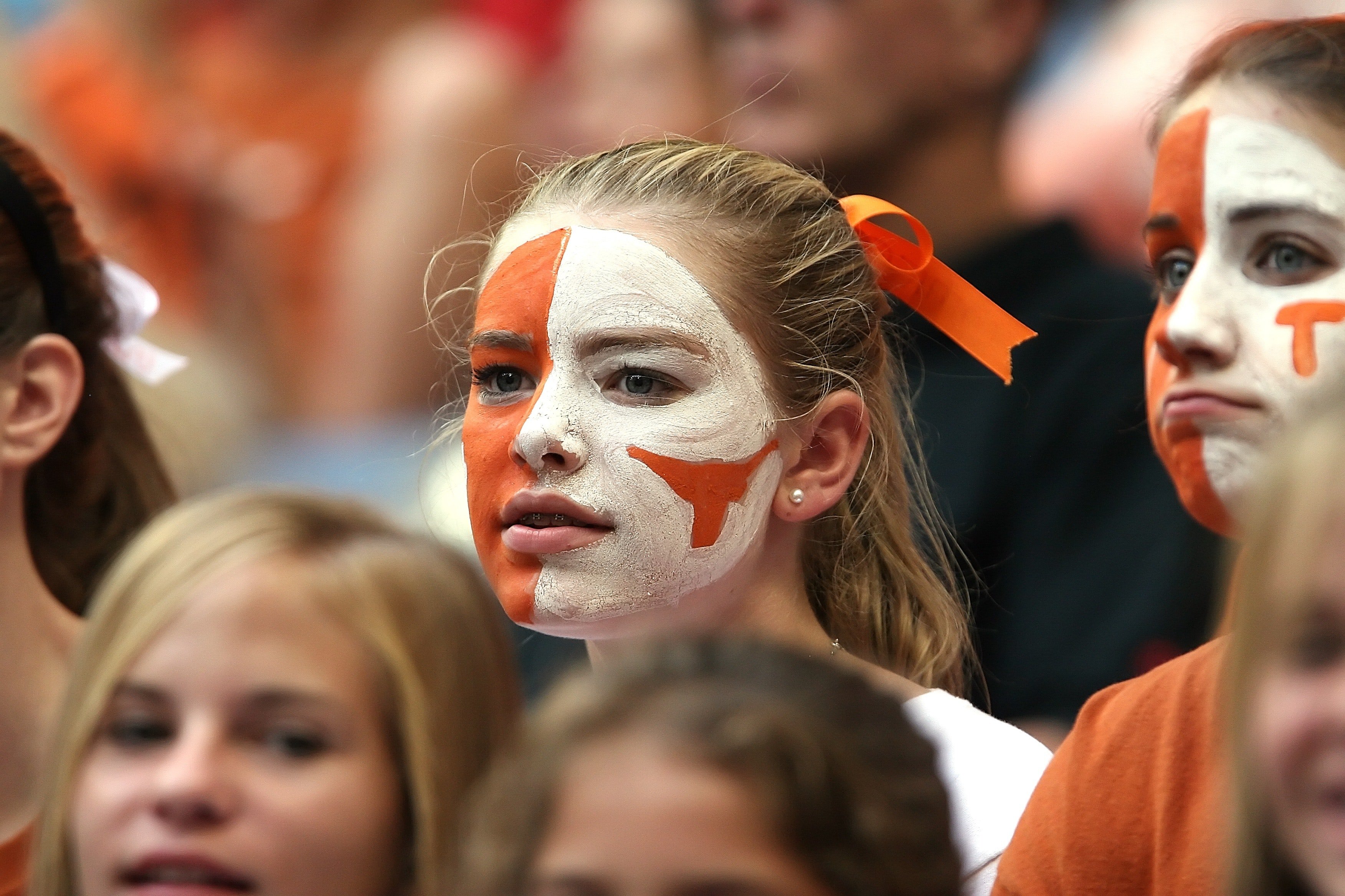 crowd-face-face-paint-163438.jpg