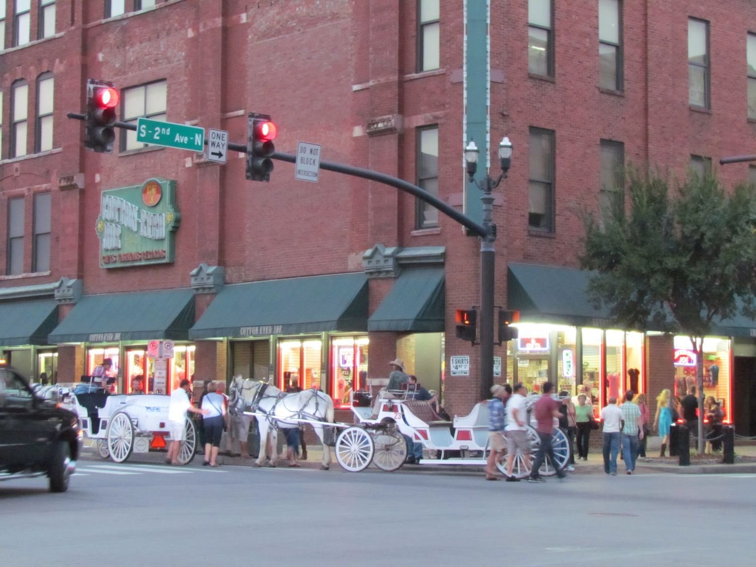 20120919 Nashville, Crescendo and 4Runner 2908 - Nashville horse drawn carriage.jpg