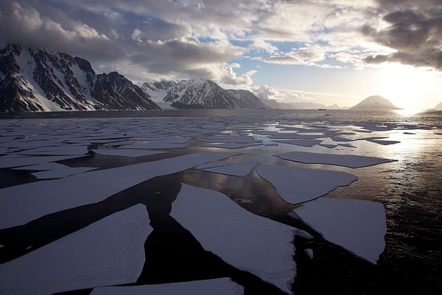 640px-Midnight_sun,_Antarctica.jpg