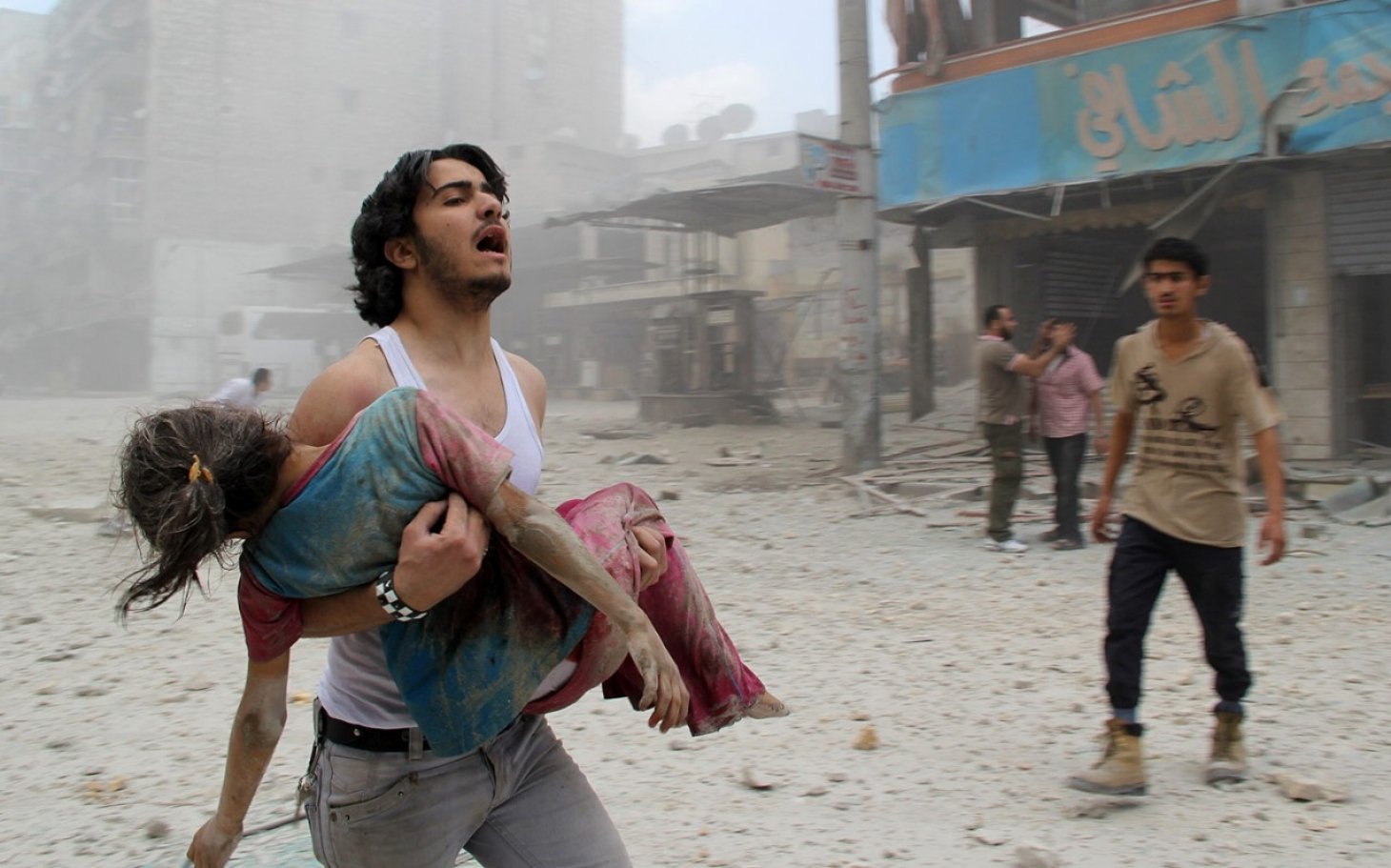 headlineImage.adapt.1460.high.syria_barrel_bomb_073114.1407154180370.jpg