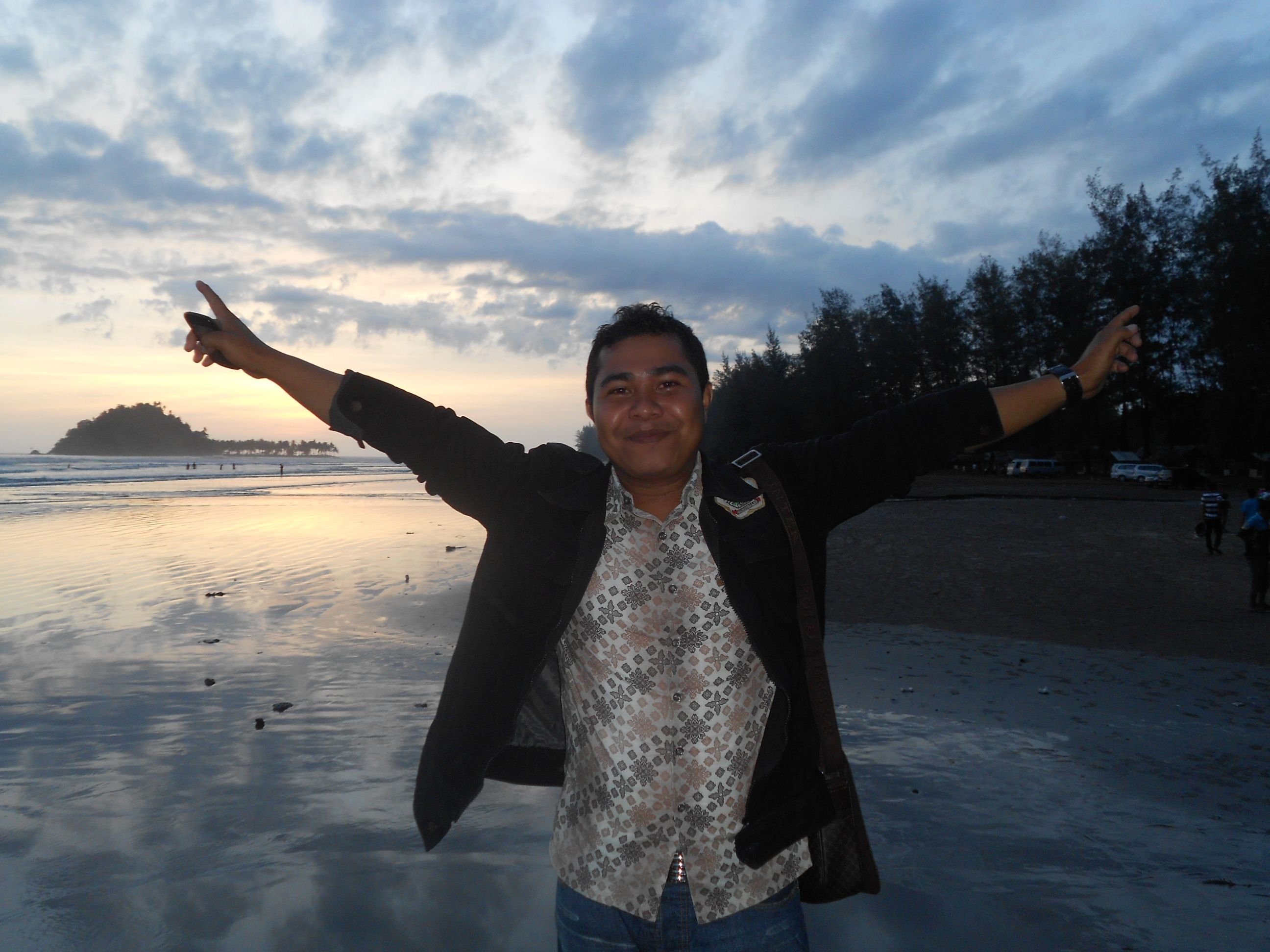 Travel 1 Sumbar The Wonderful Of Air Manis Beach Pesona