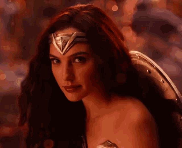 justice-league-wonder-woman-smiles-animated-gif.gif