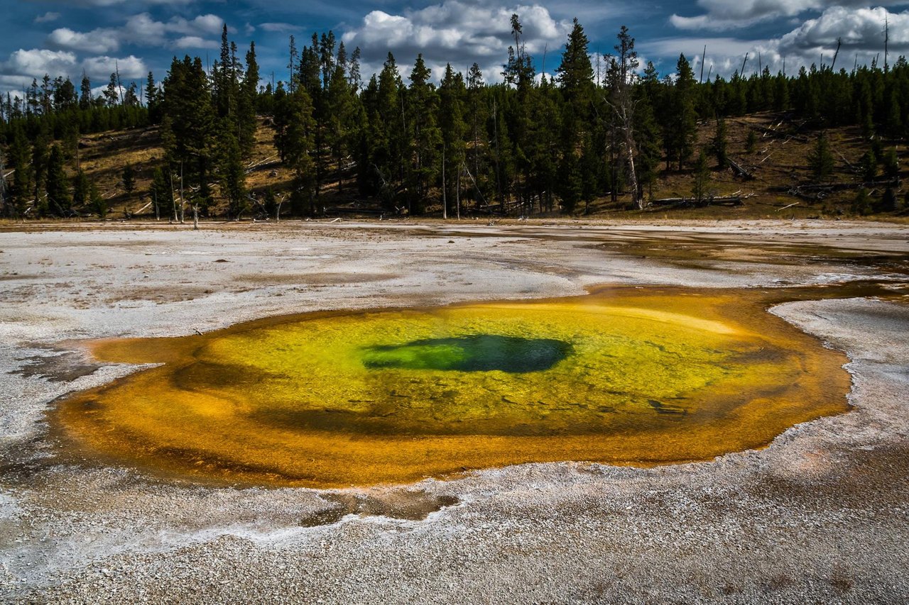 yellowstonehotsprings2.jpg