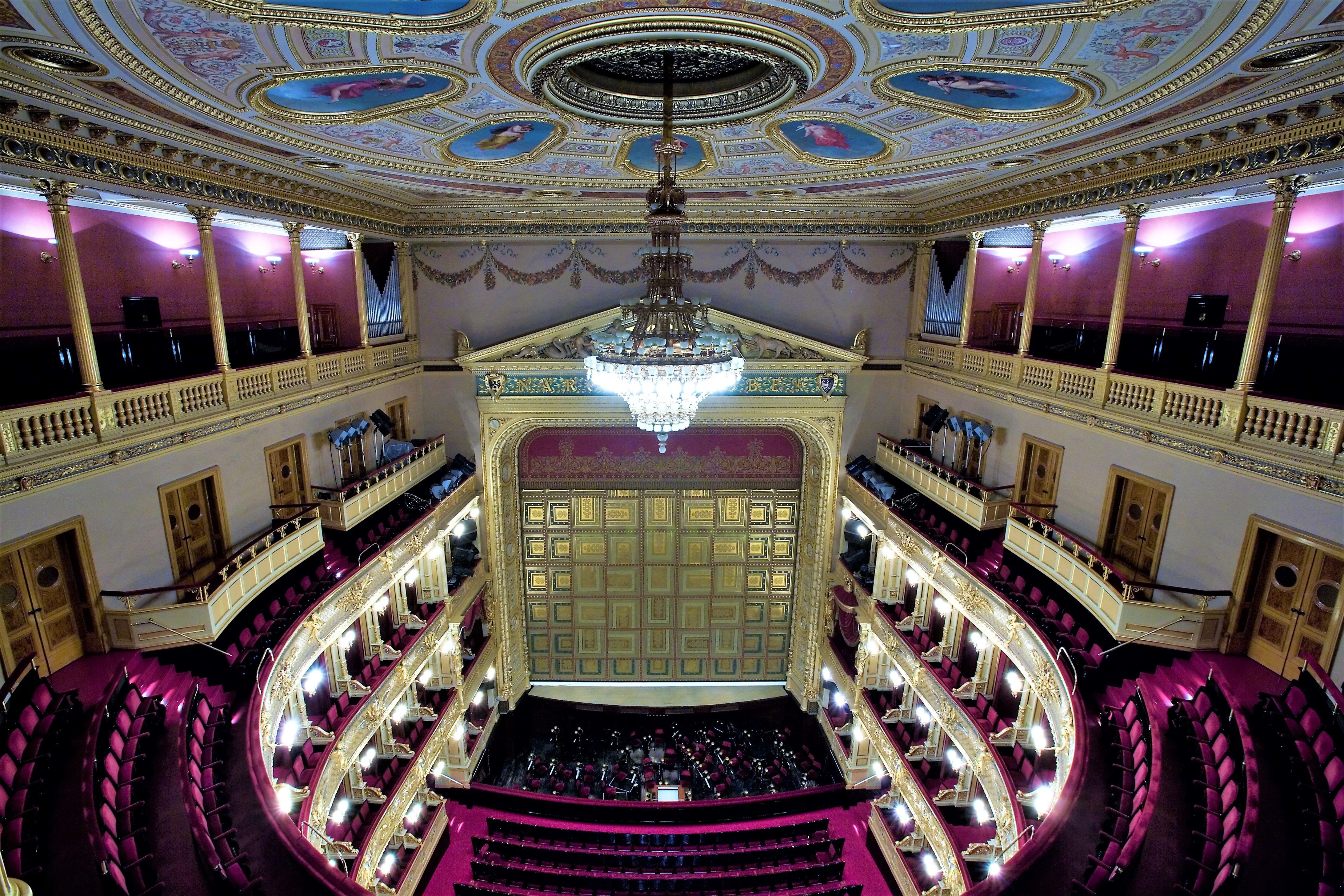 Narodni_Divadlo,_National_Theater,_Prague_-_8735.jpg