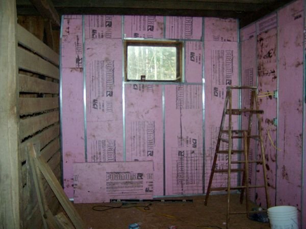 Cold Room - north wall insulated1 crop April 2010.jpg