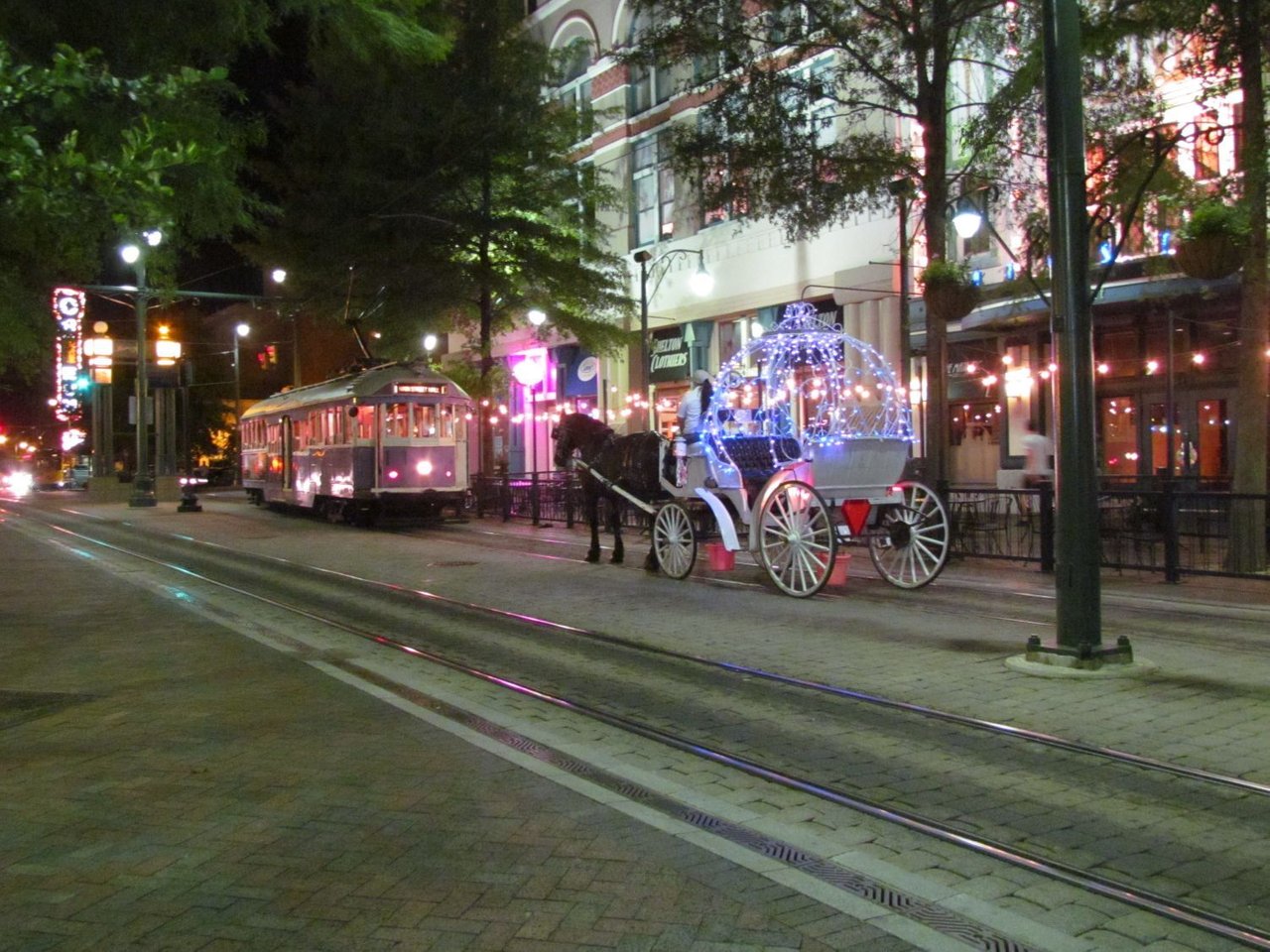 20120715-157 Walking toward Beale Street.jpg