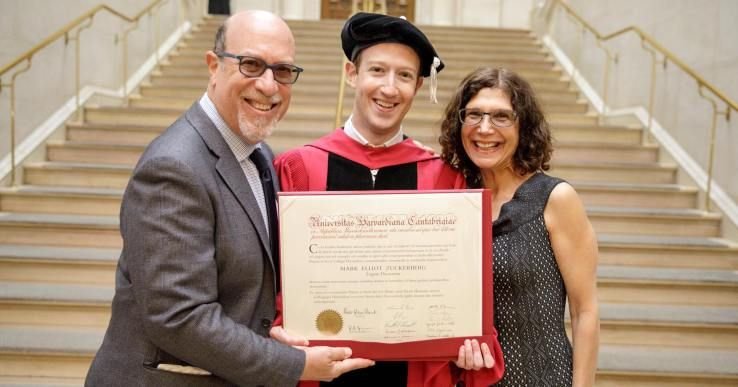 Mark_Zuckerberg_Parents_Harvard.jpg