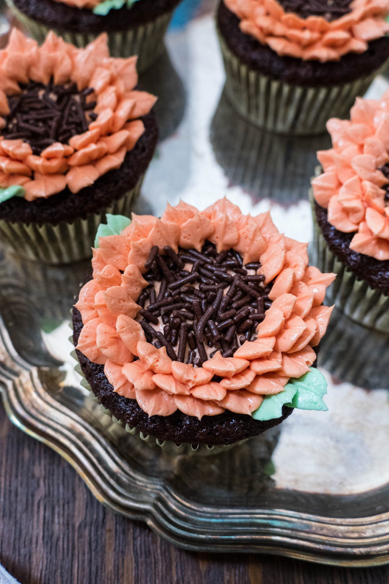 sunflower cupcakes 1.jpg