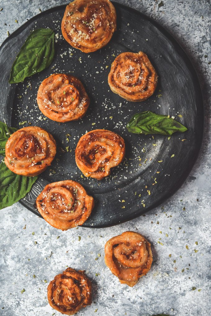 Mini Cheese Pizza Bagel Swirl Bites (2).jpg