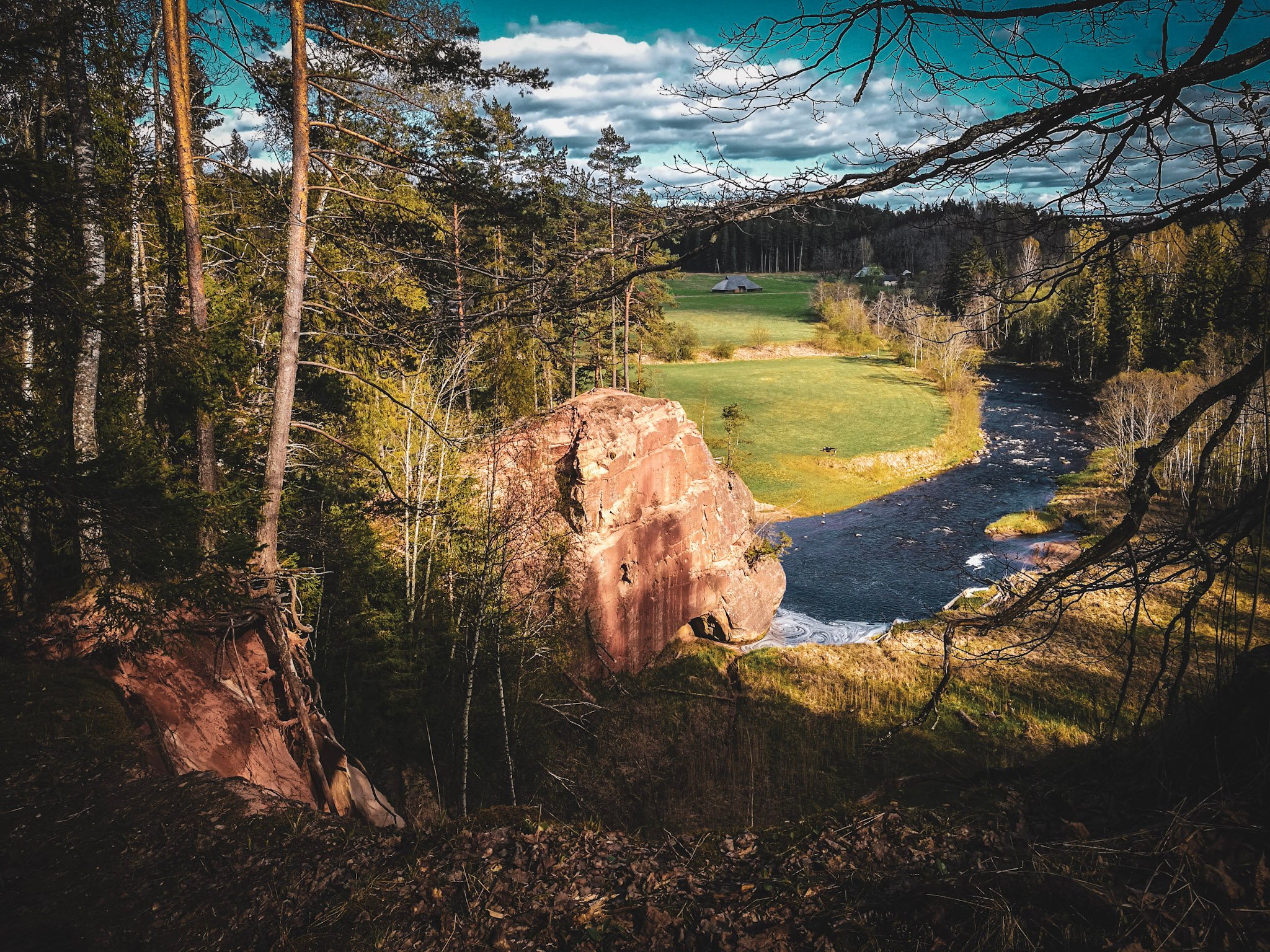 gauja-national-park-zvartes-rock-amata-river.jpg