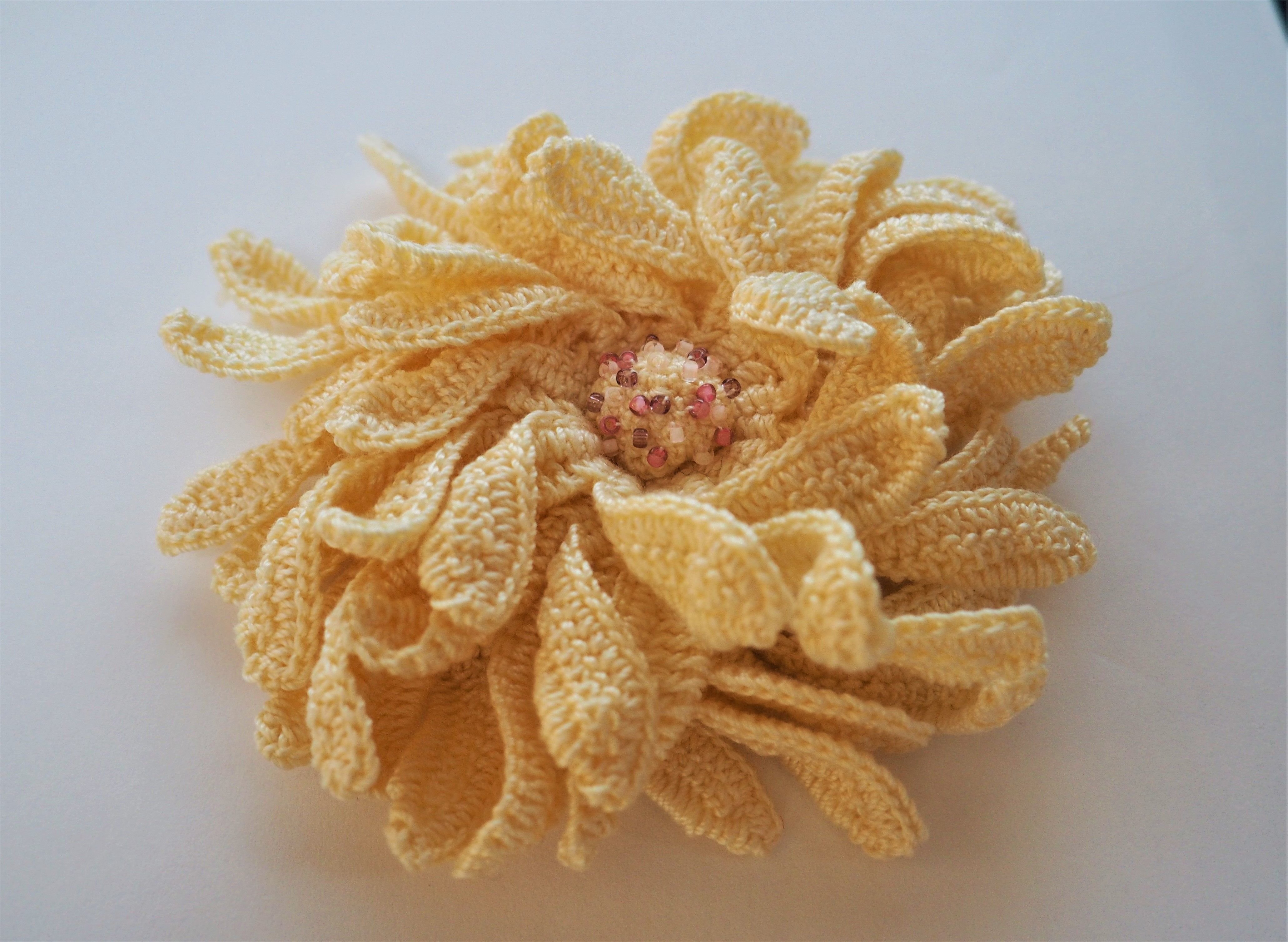 IrishCrochet_Chrusantemum_yellow2.JPG