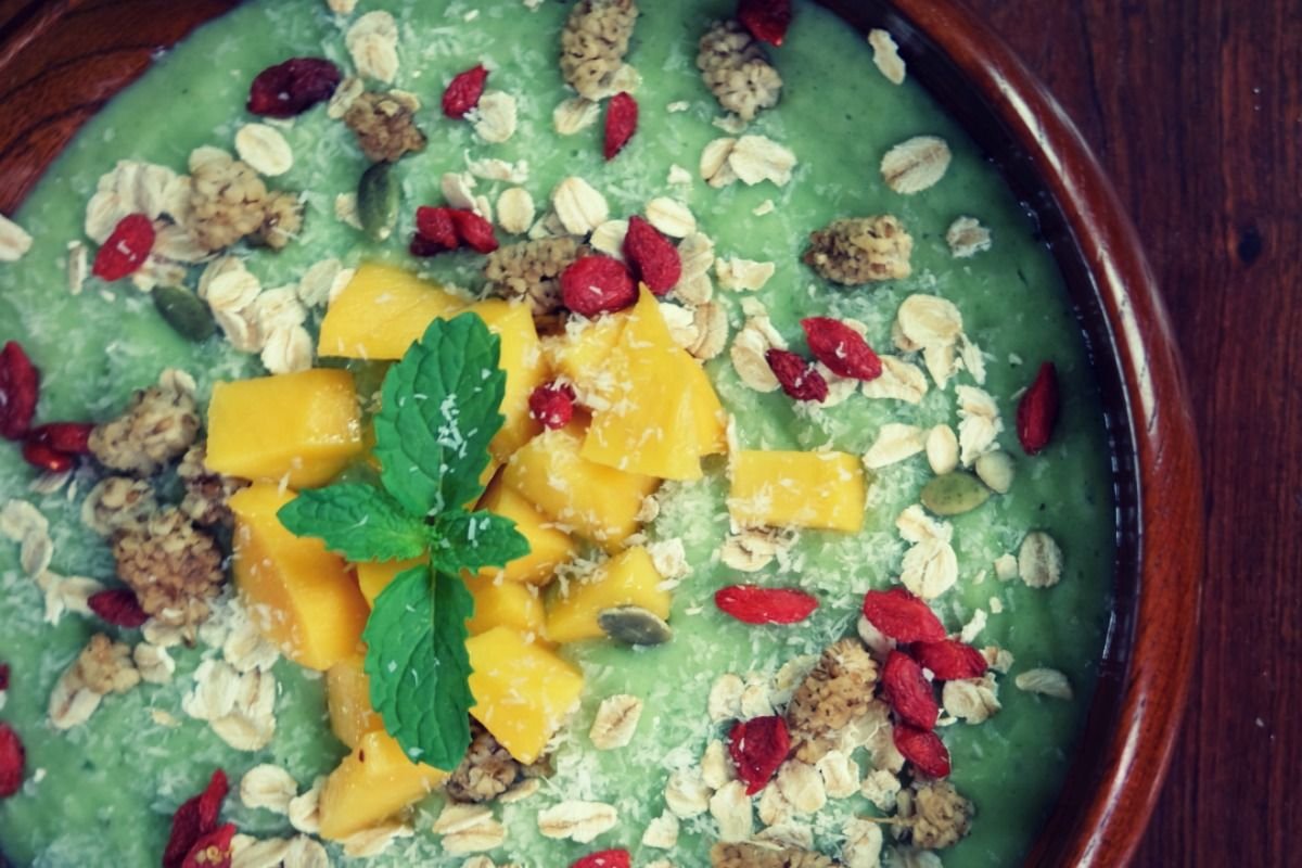 green-smoothie-bowl (3).jpg