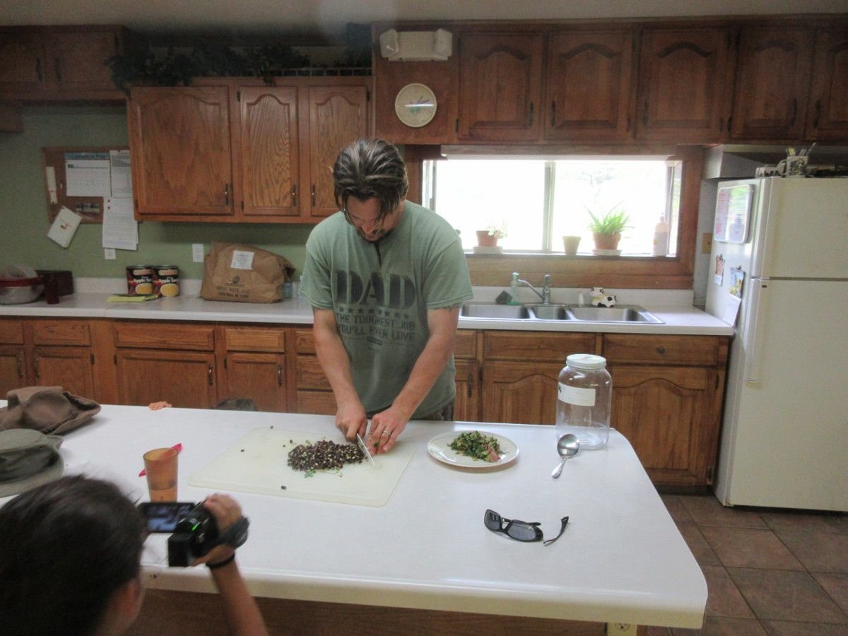 papa_pepper_chopping_vegetables.jpg