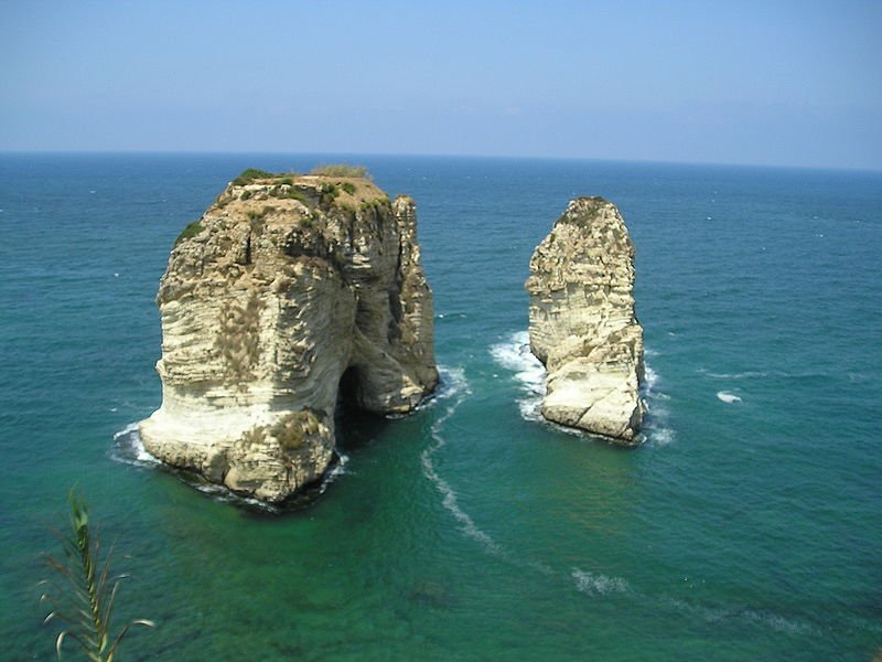 800px-BeirutRaouche1.jpg