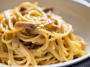 20170210-vegan-carbonara-spaghetti-vicky-wasik-14-thumb-1500xauto-436613.jpg