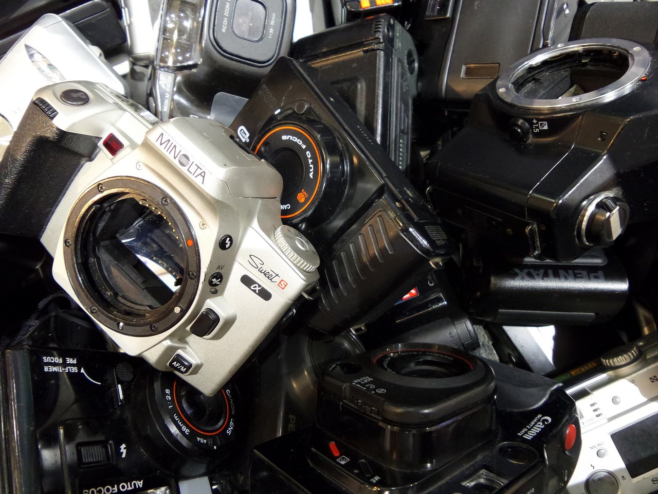 cameras-1695017_1920.jpg