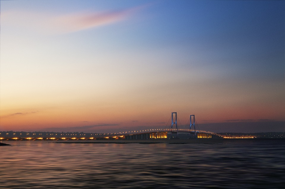 Menikmati Arsitektur Jembatan Suramadu Di Surabaya