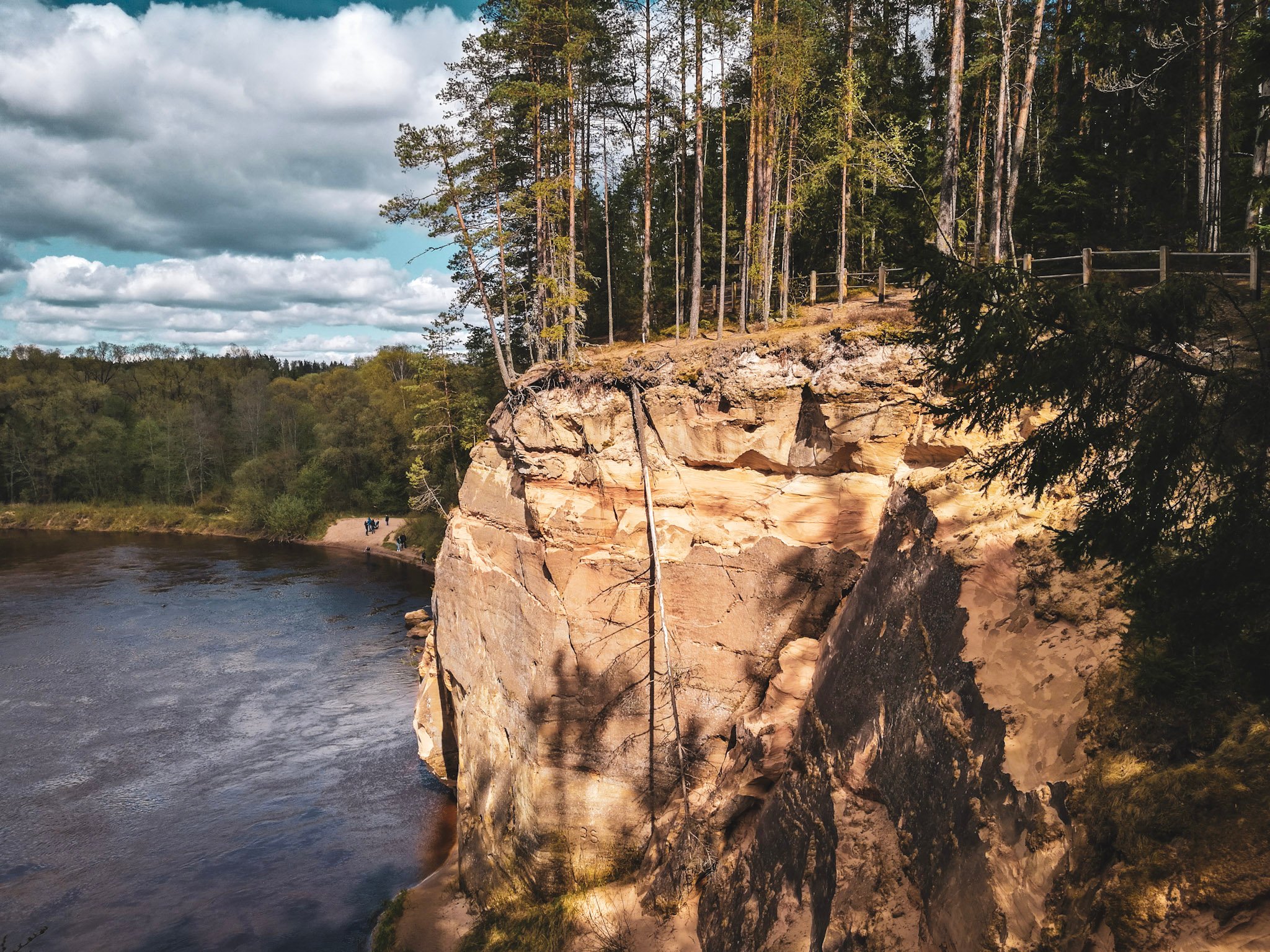 erglu-cliffs.jpg