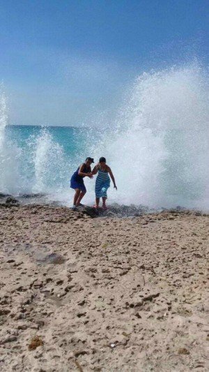 corriendo de las olas.jpg