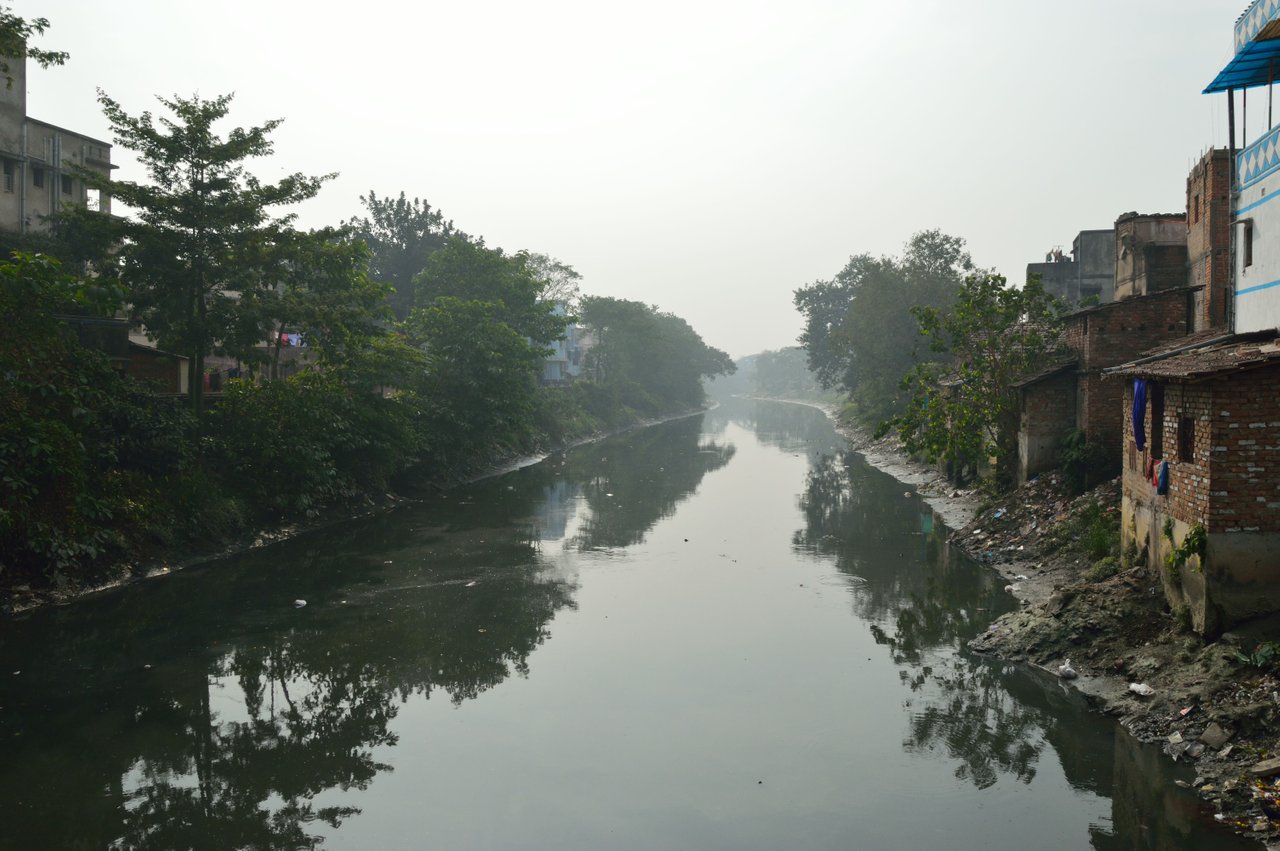 River_Adi_Ganga_-_Tollygunge_-_Kolkata_2014-12-14_1535.JPG