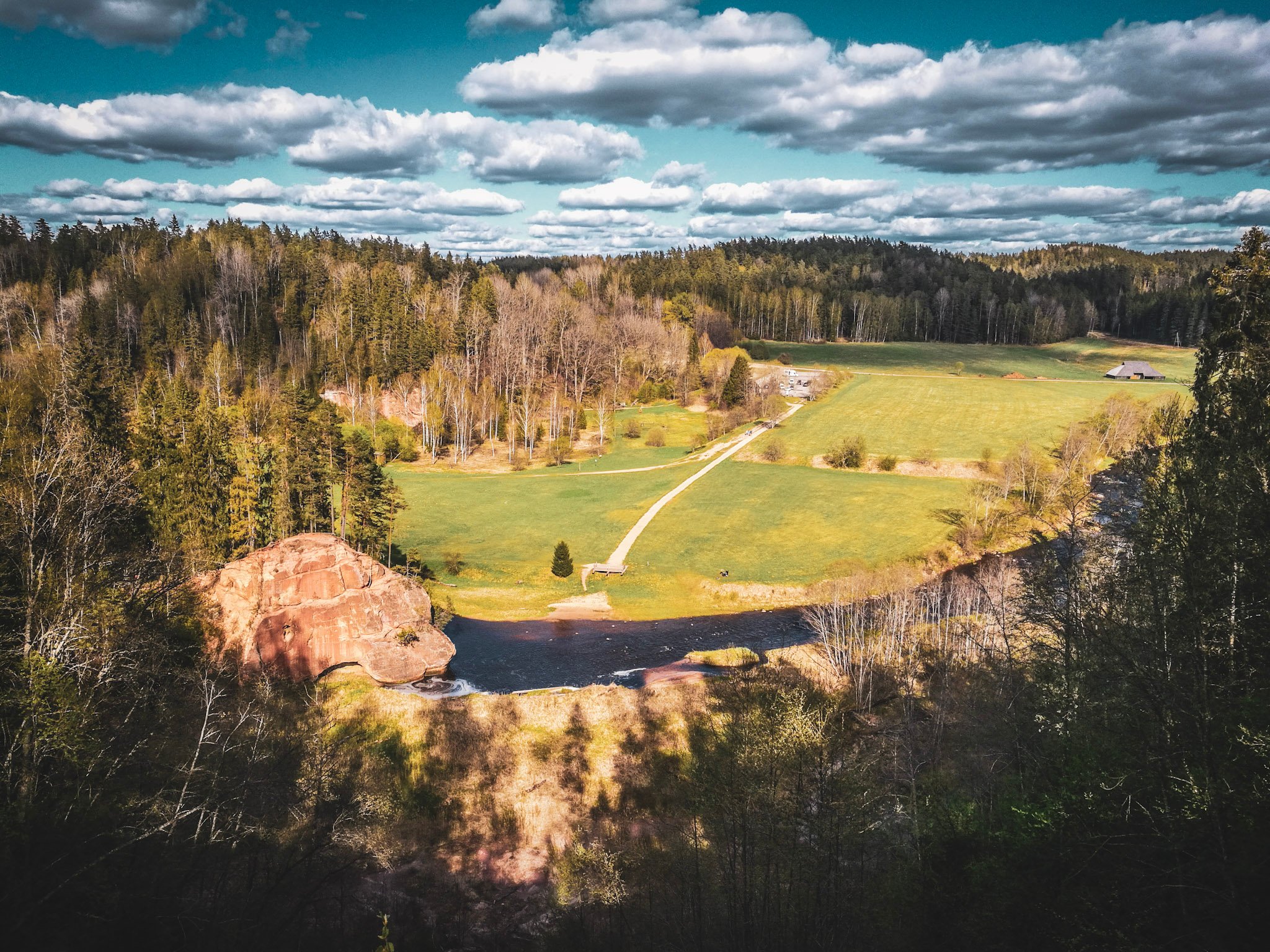 gauja-national-park-zvartes-rock.jpg