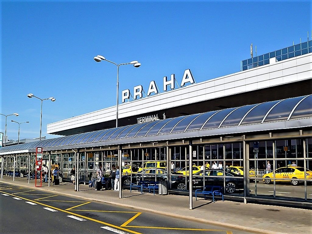 Airport_Ruzyne,_Prague,_Czech_Republic.jpg