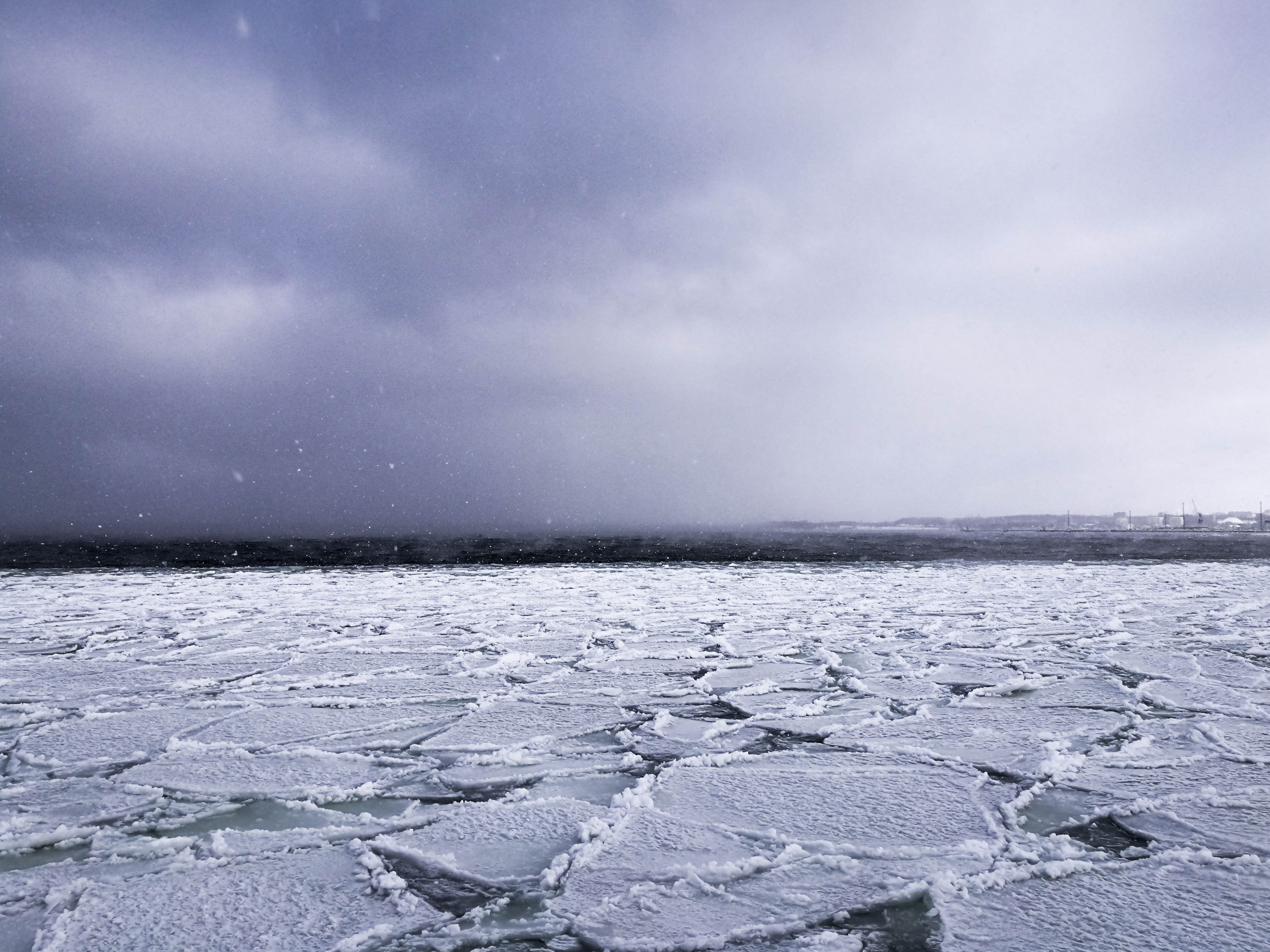 Tallin-sea-port-winter.jpg