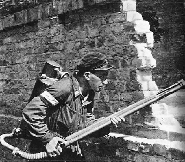 Warsaw_Uprising_-_Small_PASTa_-_Flamethrower.jpg